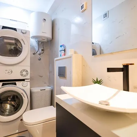 Two Bedroom Dunatov With Private Parking *