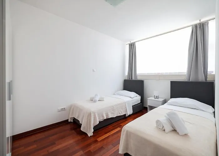 Two Bedroom Dunatov With Private Parking *