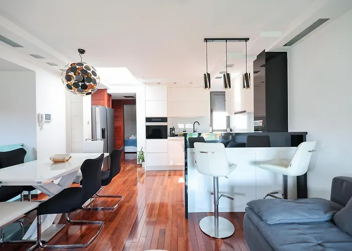 Two Bedroom Dunatov With Private Parking *