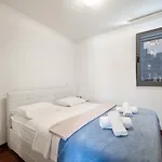 Two Bedroom Dunatov With Private Parking *