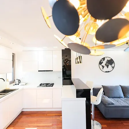 Two Bedroom Dunatov With Private Parking شقة *