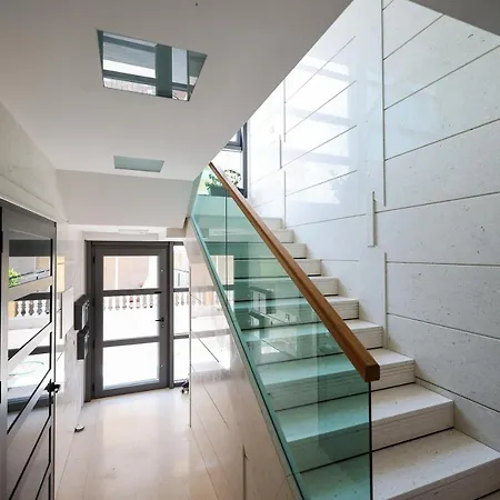 Two Bedroom Dunatov With Private Parking شقة زادار