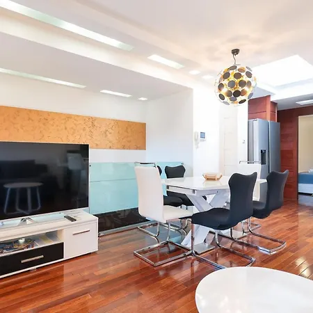 شقة Two Bedroom Dunatov With Private Parking زادار