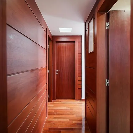 Two Bedroom Dunatov With Private Parking شقة *