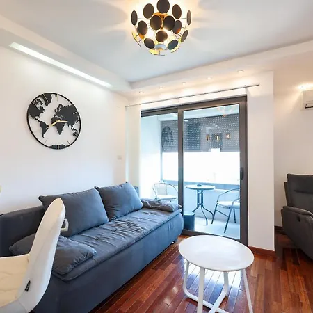 Two Bedroom Dunatov With Private Parking Apartman Zára